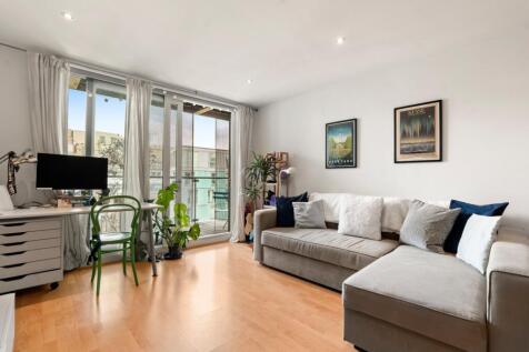 Located within the iconic Brewhouse Yard development with 24 hour concierge in the heart of Clerkenwell this immaculate & spacious one double bedroom apartment with private balcony.