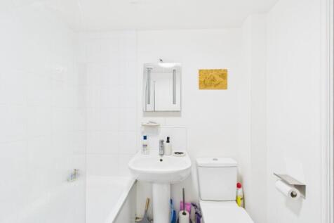 CAM01530G0-PR0499-STILL015.jpg