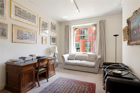 Beautiful 2 bedroom, 2 bathroom apartment in a well maintained building with concierge. Enviably located less than 200m from St. James's Park station.