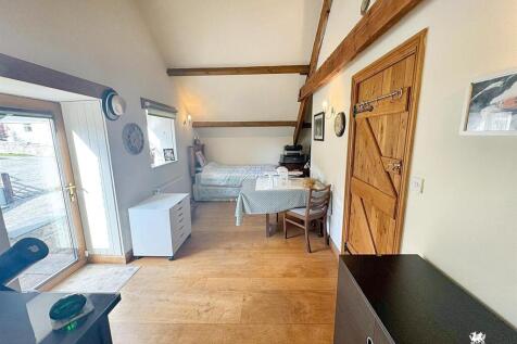 WhatsApp Image 2025-09-29 at 11.28.09 (2).jpg