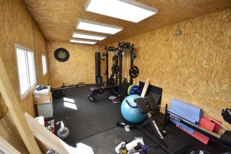 SUMMERHOUSE