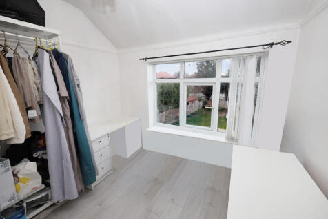 second bedroom.JPG