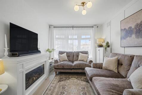 Lounge/Sitting Room