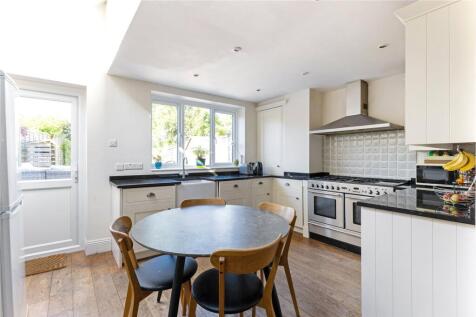 Kitchen/B&#39;fast Room