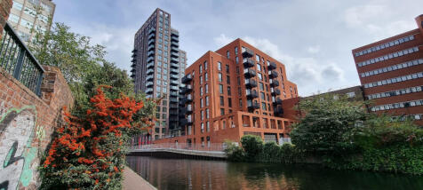 A large one bedroom apartment with dressing area, high quality fixtures and fittings, and luxury furniture throughout. In Snow Hill Wharf which boasts gym, lounge, meeting rooms, sauna/steam rooms and