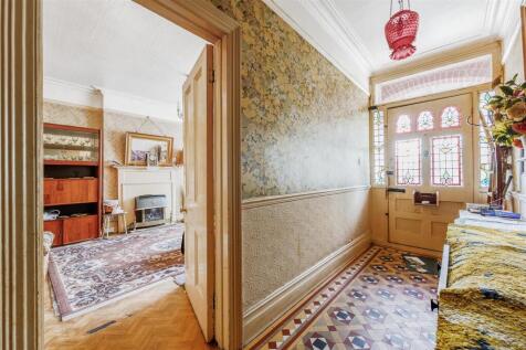 18 Buxton Gardens-10.jpg