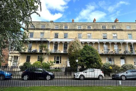 A wonderful two bedroom flat (both doubles) in Clifton! **Video tour available**