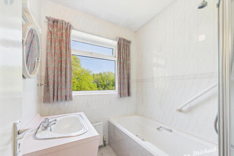 CAM03218G0-PR0625-STILL007