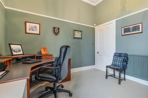 4 bed, 2 bath Detached in Glasgow - Photo 22