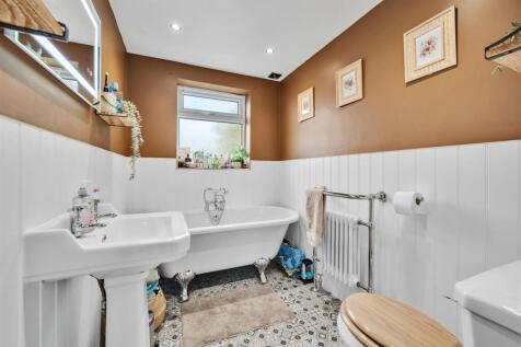 En-suite Bathroom.jpg