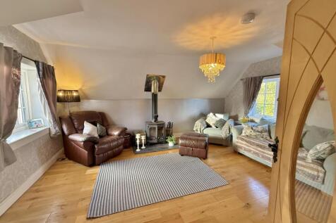 Upper sitting room/ bedroom 6