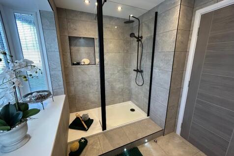 Main Shower Room