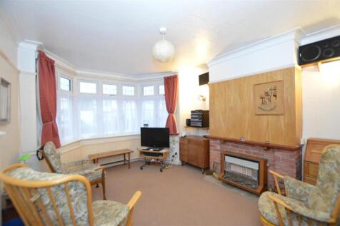 4 Jubilee Avenue lounge.JPG