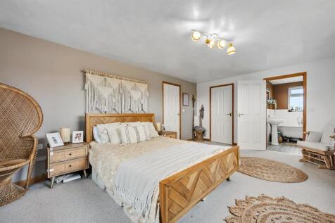 Bedroom One to en-suite .jpg