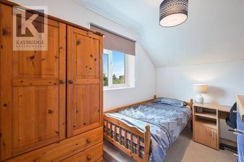 Ravensfield Gardens, KT19 0SR