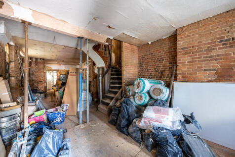 The Green Man, Market Square, Aylesbury HP20 1TW-1