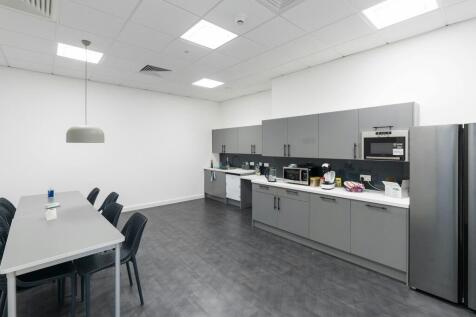 DC1 Everest Logistics Park Croydon 036.jpg