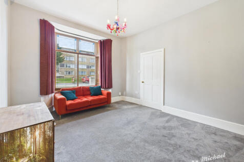 CAM03852G0-PR0425-STILL001