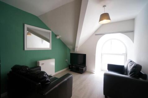 2 Bedroom Flat in LL57 1HE