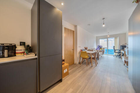 1311143-8-684c395...