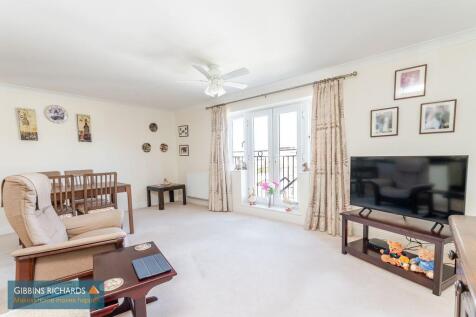 Living/Dining Area