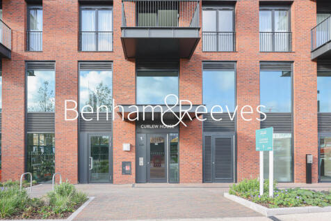A stylish two-bedroom apartment set within the sought-after Heron Wharf development in Poplar. The property features a bright open-plan living area with a fully integrated kitchen, spacious bedrooms,