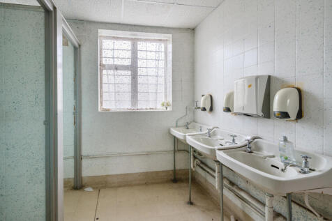 1299476-1-6835df7...