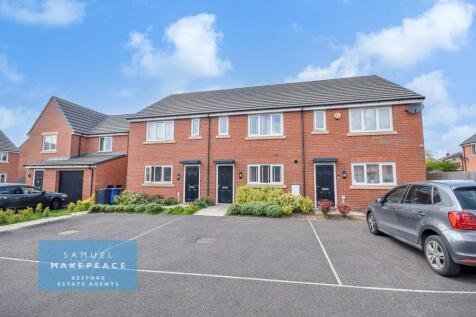 Immaculate Three Bedroom Town House with up to 6