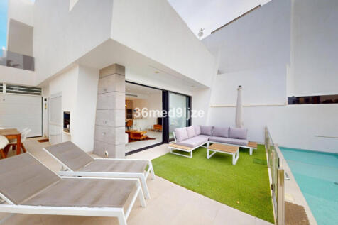 Santiago de la Ribera Modern 3 bed 3 bath villa with private pool close to town