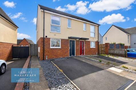Lovely Two Bedroom Semi Detached Property with Mo