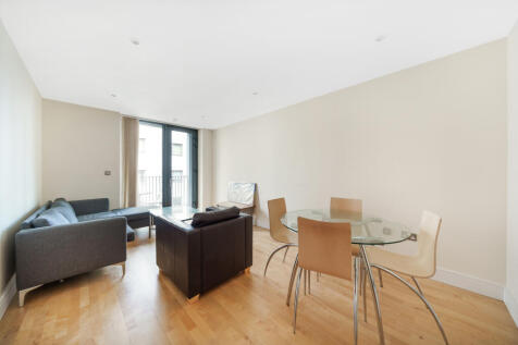 John D Wood are please to offer this spacious one bedroom apartment located within walking distance to London Bridge Station The property is offered furnished and consists of: entrance hall with stora