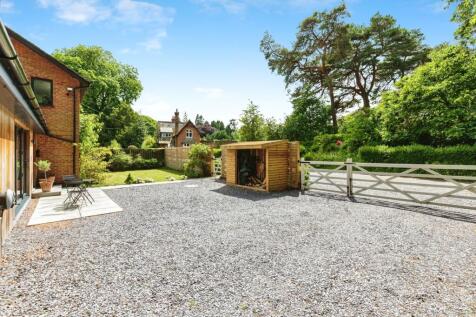 Front Garden & Drive