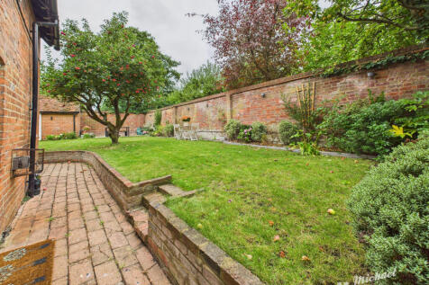 CAM03852G0-PR0408-STILL001