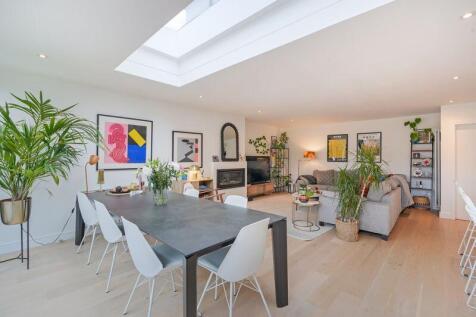 Open Plan Kitchen / Dining / Living