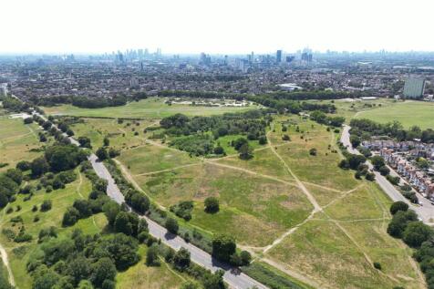 Queenswood Gardens, E11