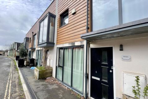 FOUR BEDROOM HOUSE AVAILABLE NOW
