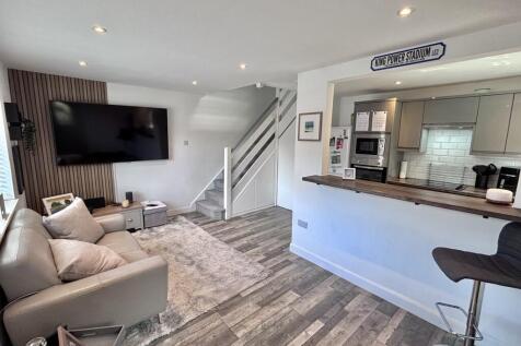 LIVING/KITCHEN