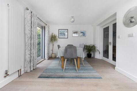 Bramleys Estate Agents - Gernhill Avenue - Fixby (