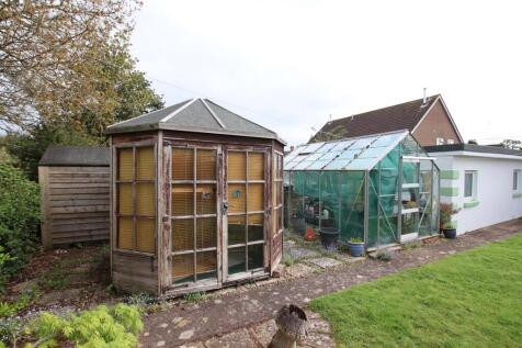 Summerhouse and Greenhouse.JPG