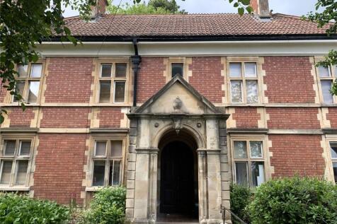 A SELF CONTAINED MODERN STUDIO APARTMENT with a fold down double bed. Kitchen with washing machine, cooker and fridge. Shower room with large shower cubicle. Ref Bengoughs71 (Part Furnished) (Electric