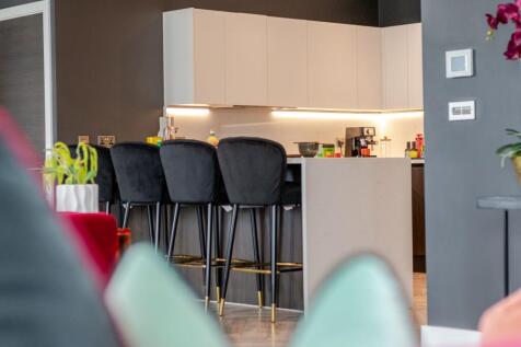 3 bed, 0 bath Apartment in Manchester - Photo 12