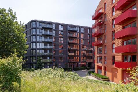 Hart Yard, E3