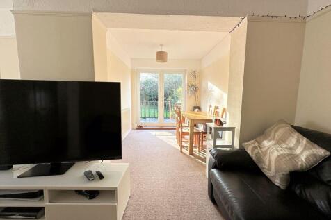 Lounge/Dining Area