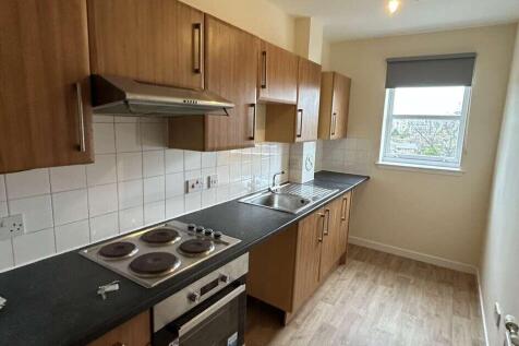 Lovely 2 bedroom gtround floor flat within popular area of Portobello. Viewings cannot be booked over the phone. Please request details/email agent and complete the link sent to you. We will be back i