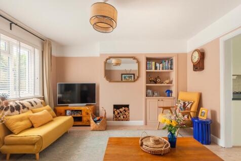 1M6R2BR - Living Room A.jpg