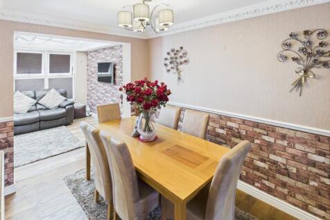 CAM04233G0-PR0025-STILL010