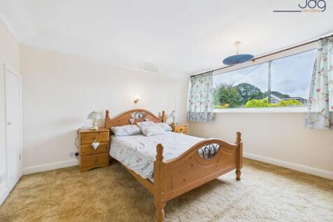 First Floor Double Bedroom with Eaves Storage