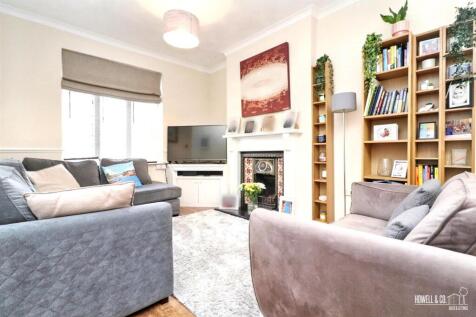 OPEN PLAN LOUNGE/DINING ROOM