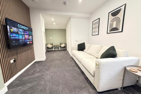 *** 6 bedroom en-suite rooms in new house share located on County Road, L4 5PQ.