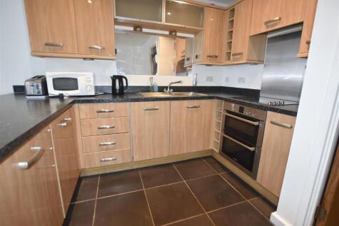 A MODERN TWO DOUBLE BEDROOM, TWO BATHROOM FLAT A SHORT WALK FROM ISLEWORTH STATION. This lovely two bedroom flat is located on the ground floor of a private development in Lanadron Close. It benefits